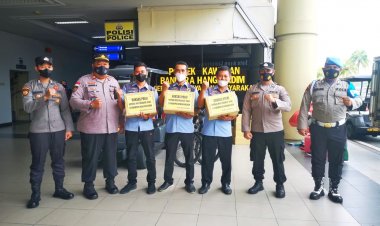 Polsek Kawasan Bandara Hang Nadim Membagikan Sembako Kepada Masyarakat Terdampak Kenaikan BBM
