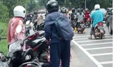 Minyak Tumpah di Jalan, Puluhan Motor terjatuh di Kawasan Bukit Daeng Kota Batam