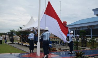 Danlanud Hang Nadim Menjadi Inspektur Upacara Bendera Peringatan 17 Hari Bulan Tingkat Kota Batam Tahun 2022