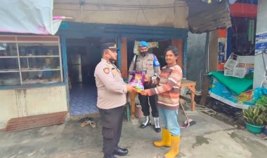 Polsek Bulang Berikan Bantuan Sosial Kepada Masyarakat Pulau Temoyong