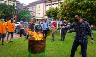 Dit Resnarkoba Polda Kepri Melakukan Pemusnahan Barang Bukti Narkotika Jenis Ganja