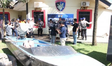 Sat Polairud Polresta Barelang Berhasil Tangkap 1 Unit Boat Yang Membawa PMI di Laut Tanjung Sengkuang