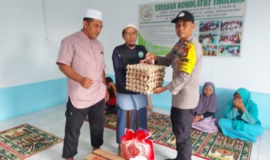 Jumat Berkah, Bhabinkamtibmas Polsek Batu Aji Salurkan Bantuan Sembako dari Kapolresta Barelang