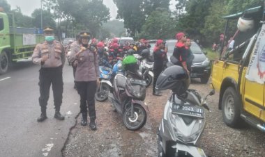 Kapolsek Sei Beduk Turun Langsung Mengawal Aksi Massa Unjuk Rasa di Titik Kumpul Halte Panbil