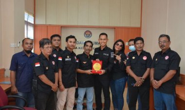 Polda Kepri Terima Plakat Penghargaan Dari Forum Pers Independent Indonesia Kepulauan Riau