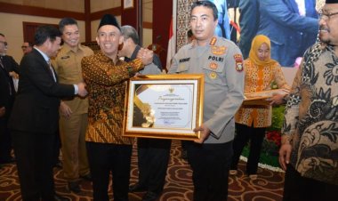 Polda Kepri Terima Anugerah Keterbukaan Informasi Publik Tahun 2022