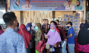 Pemerintah kota Batam membagikan BLT ke masyarakat bengkong