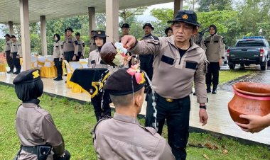 Dir Samapta Polda Kepri Pimpin Tradisi Pembaretan 207 Bintara Remaja