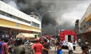 Kebakaran Terjadi di Plaza Botania 1, Batam