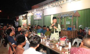 Amsakar Achmad Bersilaturahmi dengan Relawan SABAR dan Anak Yatim Piatu serta Masyarakat Sekupang