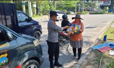 Polsek Batu Ampar terus Berbagi Bantuan Sosial Kepada Masyarakat di wilayah Kecamatan Batu Ampar