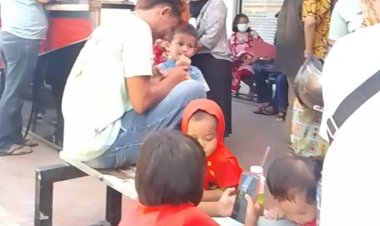 Disdukcapil Kita Batam Ramai di hadiri masyarakat yg di dominasi mengurus Akte dan Kartu Keluarga, di masa pendaftaran sekolah