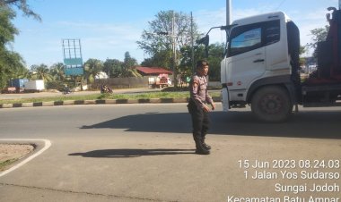 Antisipasi Kemacetan Kendaraan, Polsek Batu Ampar Laksanakan Giat Gatur Lalin Di Jalan Simpang Pelabuhan Batu Ampar
