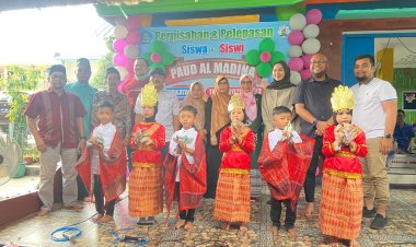 Anggota DPRD Kota Batam Asnawati Atiq, menghadiri Pelepasan Wisuda Paud AL- Madina Di Tanjung Sengkuang Batu Ampar