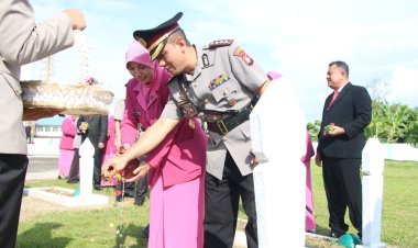 Jelang Hari Bhayangkara Ke-77, Polda Kepri dan Polresta Barelang Gelar Upacara Ziarah di Taman Makam Pahlawan