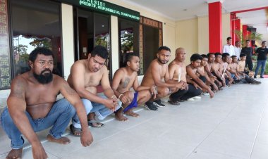 Akibat Melawan Petugas, 14 Orang di Amankan Saat dilakukan Penertiban Bangunan Ruli di Tangki 1000 Kel. Kampung Seraya