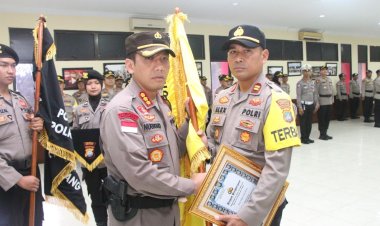 Kapolsek Galang Kembali Terima Penghargaan Polsek Terbaik Periode Juni 2023 Dari Kapolresta Barelang