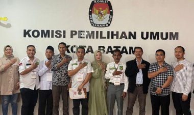 Partai Bulan Bintang Cabang Batam Melakukan Kelengkapan Berkas Caleg di KPU Batam