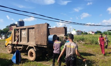 Aksi Peduli Serentak, Polisi Bersihkan Sampah di Sungai Jembatan Golden Prawn Bengkong