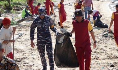 Peduli Lingkungan, Polres Bintan Beserta Polsek Jajaran Laksanakan Gotong Royong Serentak