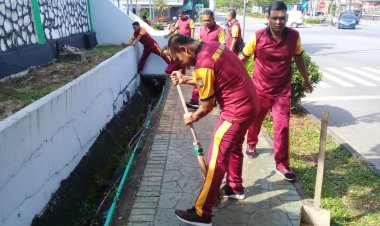 Polri Peduli Lingkungan, Korve Bersama Masyarakat di Mesjid Baitussyakur Sei Jodoh Kecamatan Batu Ampar