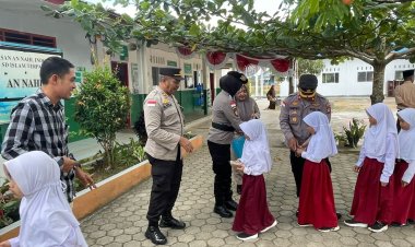 Menyambut Hari Kemerdekaan Republik Indonesia Polres Bintan Bagikan Sarapan Merah Putih