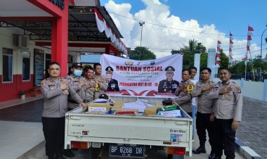Polsek Sagulung Polresta Barelang Bagikan Bantuan Sosial (BANSOS) dalam Rangka HUT Kemerdekaan RI Ke-78
