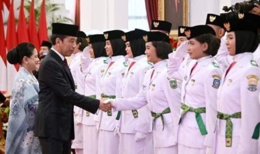 Presiden Jokowi Mengukuhkan 76 Anggota Paskibraka Tahun 2023 di Istana Negara
