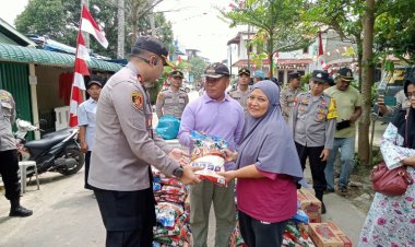 Kapolsek Batu Ampar Salurkan Bantuan Tali Asih Kepada Korban Kebakaran di Batu Merah