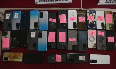 Dirkrimsus Polda Kepri Pimpin Konferensi Pers Pengembangan Love Scamming Tim Gabungan Dit Krimsus Polda Kepri, Divhub Interpol dan Sat Reskrim Polresta Barelang