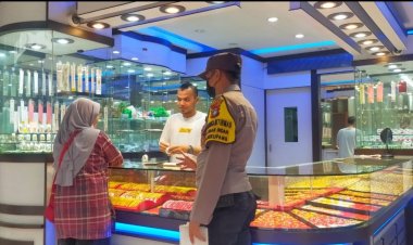 Bhabinkamtibmas Polsek Sekupang sambang toko emas sampaikan pesan Kamtibmas