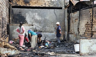 Rumah terbakar di bengkong ratu, belum di ketahui penyebabnya