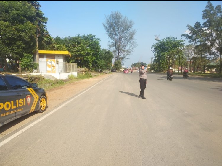 Personil Polsek batu ampar Melaksanakan Strong poin pagi di wilayah hukum Polsek Batu Ampar -Kota Batam