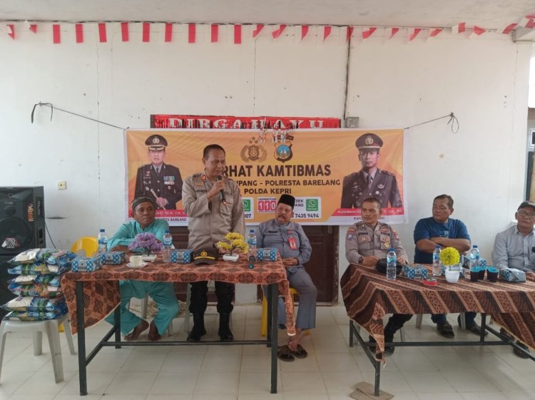 Jumat curhat, menjadi ajang perkenalan Wakapolsek baru kepada warga