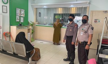 Patroli Jalan kaki Polsek Batu Ampar Berikan Rasa Nyaman, Cegah Tindak Kriminal