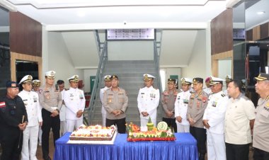 Polresta Barelang dan Jajaran Secara Serentak Kunjungi Markas TNI di Kota Batam Berikan Ucapan Selamat HUT TNI Ke-78