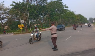 Polsek Sekupang hadir ditengah masyarakat melalui kegiatan Strong Point pagi hari