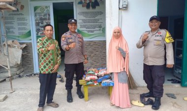 Datangi panti asuhan di Tanjung Riau, Polsek Sekupang memberikan bantuan sosial kepada pengurus yayasan