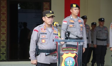 Kapolresta Barelang Pimpin Upacara Pemberian Penghargaan Polsek Terbaik dan Serah Terima Siswa Latja Diktukba Polri Gelombang I T.A 2023 SPN Polda Kepri