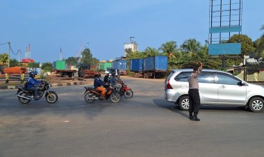 Rutinitas Personil Polsek Batu Ampar Melaksanakan Strong Poin Pagi