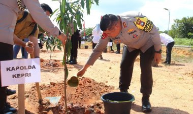 POLDA KEPULAUAN RIAU TANAM 1.150 BIBIT POHON