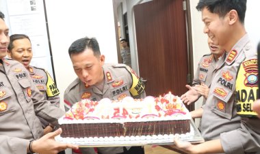 Kapolresta Barelang Beri Kejutan di Hari Ulang Tahun Wakapolresta Barelang ke-45 Tahun