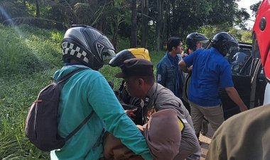 Bhabinkamtibmas Polsek Sekupang bantu warga Kecelakaan Lalu Lintas