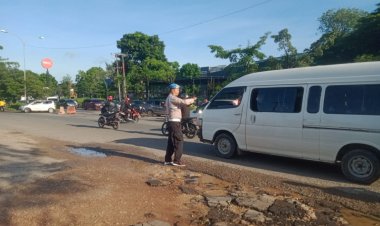 Polsek Sagulung melaksanakan strong point antisipasi kemacetan