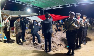 Wakapolresta Barelang Pimpin Upacara Pemakaman Secara Kedinasan Personil Polresta Barelang Alm. Briptu Andri Syahputra