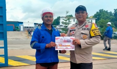 Bhabinkamtibmas Polsek Sekupang temui Masyarakat Sosialisasi Penerimaan Anggota Polri