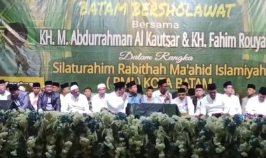 Batam Bersholawat: Silaturahim RMI Kota Batam Dipenuhi Inspirasi dan Kesan dari Gus Kautsar di Pondok Pesantren Al-Ustmaniah