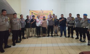 KEGIATAN JUMAT CURHAT KAMTIBMAS YANG DILAKSANAKAN OLEH POLSEK BENGKONG BERSAMA PEDAGANG PASAR CHENG HO