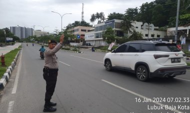 Kegiatan pengaturan Jalan Strong poin pagi di wilayah Polsek Lubuk Baja kota Batam