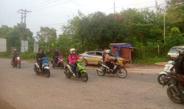 Personil Polsek Sungai Beduk Polresta Barelang Laksanakan Pengaturan Lalu lintas Sore antisipasi kemacetan pada sore hari
